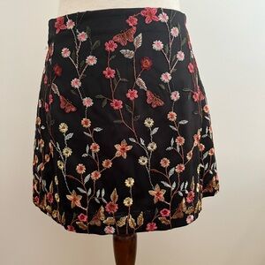 Donna Mizani Floral Embroidered Mini Skirt. Size S